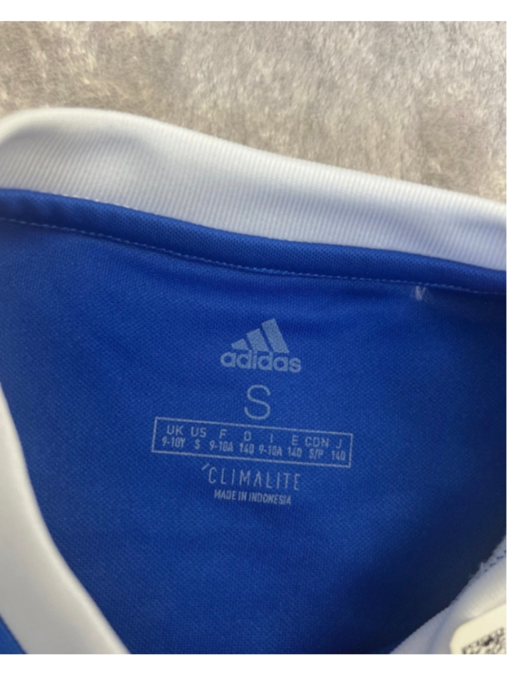 Boys Adidas White Blanc Blue Activewear Jersey Short Sleeve Shirt small 9-10 yrs - Picture 4 of 5